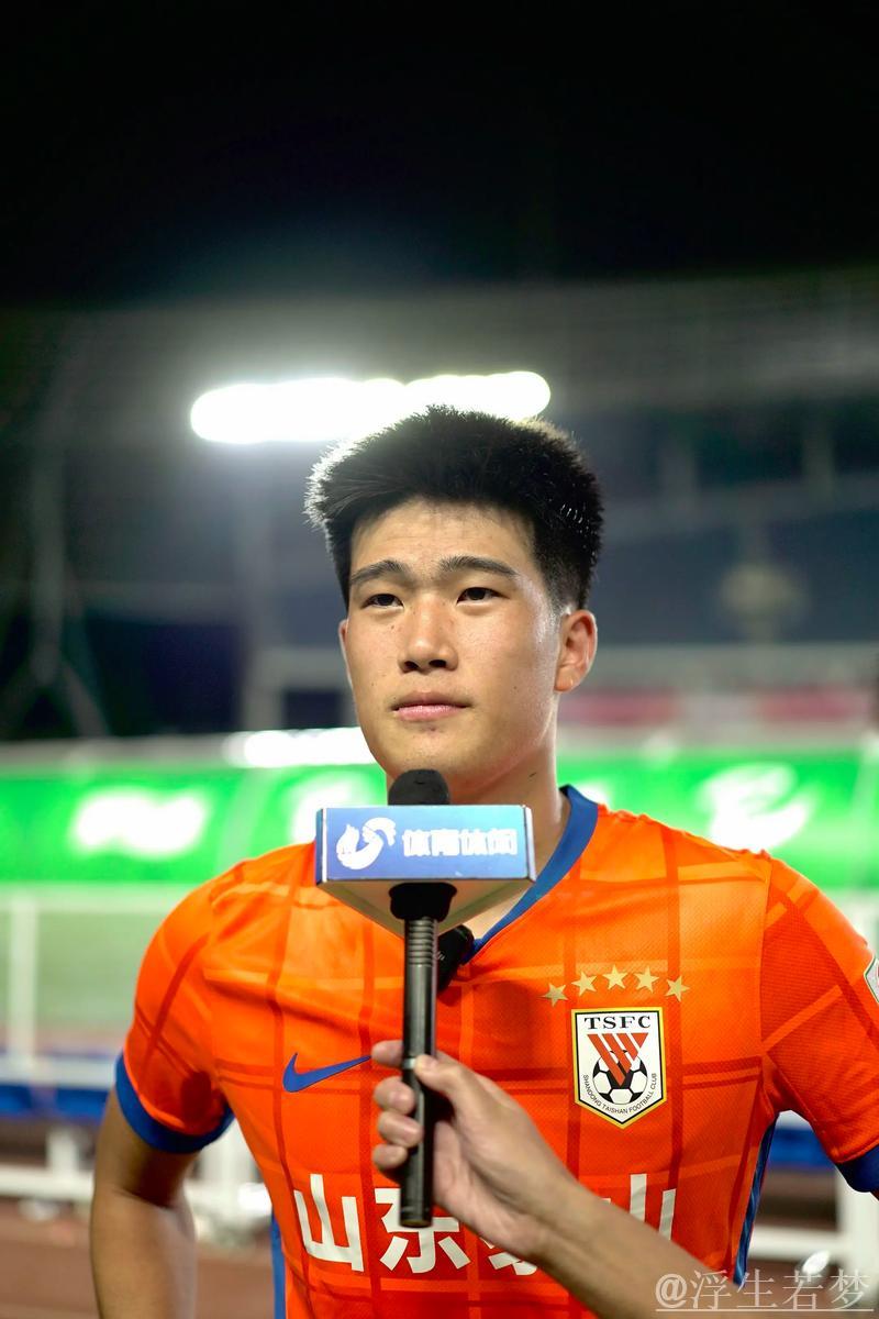 彭啸荣膺中乙年度最佳青年球员，山东泰山B队再添殊荣